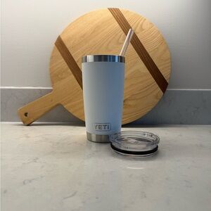 YETI 20 oz White Insulated Tumbler with Clear Lid and Straw